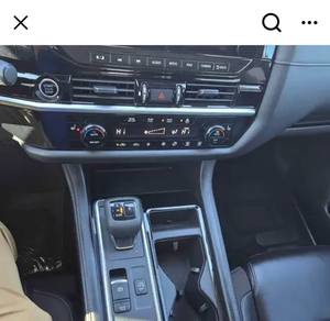 Nissan Pathfinder V6 4.0L AWD 2024 d'occasion, intérieur foncé, sièges en cuir, boîte automatique, R20, conduite à gauche, turbo, toit ouvrant panoramique - Product Image 2