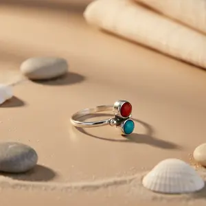 แหวนเงินแท้ 925 สำหรับผู้หญิง ดีไซน์โรแมนติก ประดับพลอยสีแดงและสีน้ำเงิน ชุบโรเดียม ฝังแบบ Bezel รูปทรงเรียบหรู - Product Image 3