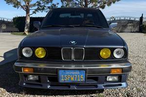 BMW 325e Sedán de 1986 Usado, Sin Reserva, Mayormente de Propietario en California, Azul Ártico Metalizado, Motor de 6 Cilindros y 2.7 Litros - Product Image 3