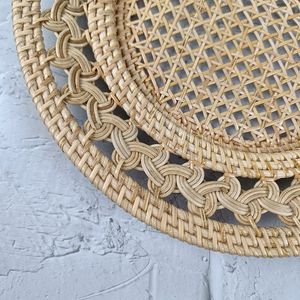 PRIX BON MARCHÉ MEILLEURE VENTE Assiettes de présentation en rotin GENDIS | Ensemble d'assiettes décoratives de couleur naturelle | Décoration de table et centres de table de mariage - Product Image 6