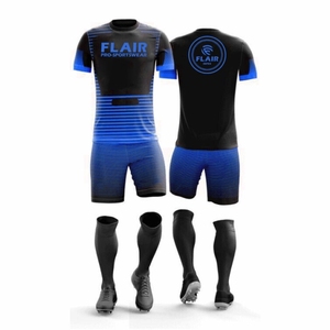 Kits de football rétro conçus sur mesure Uniformes de maillot de football de haute qualité pour hommes et enfants Ensembles de hauts à la mode avec service OEM - Product Image 4