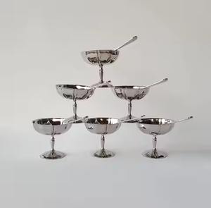 Bol à glace élégant en métal pour servir les desserts dans un environnement gastronomique - Product Image 6