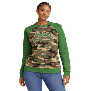 Sudadera Camo 08 Soror con Mangas Raglán y Cuello Redondo, Sudadera Rosa y Verde para Mujeres de Hermandad Universitaria, Ropa Casual y Elegante - Product Image 1