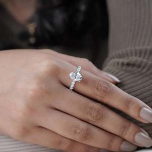 แหวนหมั้นเพชรรูปวงรีพร้อมวงแหวนแบบวงแหวนทำจากห้องทดลอง - Product Image 6