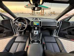 Cayenne 99neees Platinum Edition LHD d'occasion 2022 pour le marché mondial, en bon état, prête à être expédiée - Product Image 2