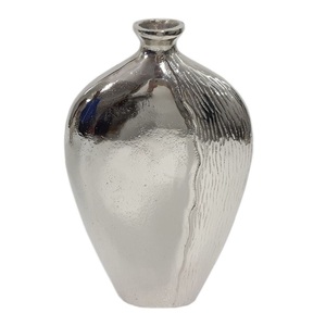Maceta de flores de diseño en relieve con chapado en plata, jarrones de flores al por mayor de Metal, esmalte de buena calidad para el hogar, nuevo aspecto - Product Image 1