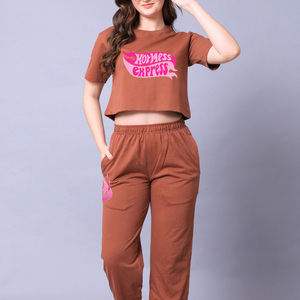 Ensemble deux pièces noir pour femme, haut court et pantalon de jogging, tenue décontractée streetwear, survêtement tendance, bouton et pompon courts - Product Image 3