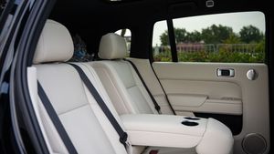 Casi Nuevo, a un Precio Increíble: Liixanng L7 Ultra Hybrid 2025 Negro, SUV de Lujo con Motor 1.5L (Gasolina/Eléctrico) y Techo Panorámico - Product Image 4