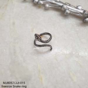 Bague ajustable en acier inoxydable plaqué or avec serpent, bague tendance avec incrustation de taille libre en diamant taillé princesse - Product Image 6