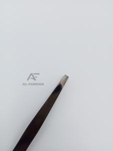 Pinzas de cejas de plasma negro con logotipo personalizado Pinzas para depilación de cejas con punta inclinada de acero inoxidable sostenible - Product Image 4