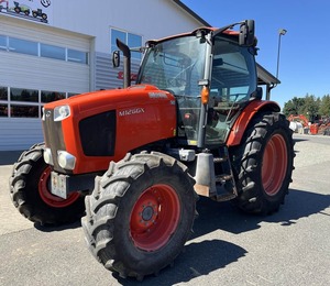 Tractor Kubota M126GXDTC 2015: Tractor utilitario de alta potencia con cabina, hidráulica avanzada y aplicaciones agrícolas versátiles - Product Image 1