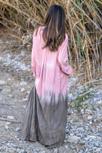 Vente chaude Nouvelle Arrivée Longue Maxi Robes Femmes Tie Dye À Manches Longues Col En V Mode Robe Coton Midi Longueur Bouton Sexy Filles - Product Image 4