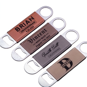 Apribottiglie HXY personalizzato moderno in acciaio inossidabile e similpelle con incisione laser, bomboniera personalizzata per matrimonio - Product Image 1