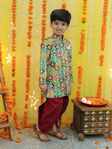 Vêtements traditionnels pakistanais pour enfants avec Kurta Shalwar brodé assorti et gilet pour les occasions festives - Product Image 6