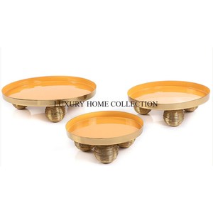 Plateau de service élégant en laiton et cuivre bicolore avec surface réfléchissante lisse, excellent pour les intérieurs de luxe. - Product Image 5