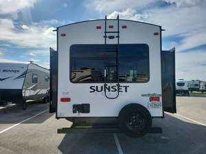 Caravana Usada Crossroads S-u-n-s-e-t T-r-a-i-l 330SI 2022, Personalizada, Todoterreno, Tipo Lágrima, Remolque para Camper - Product Image 5