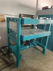 Máquina de Prensado en Frío para Reciclaje de Residuos, Producción de Láminas Planas de EPS/PVC |   Bomba de Accionamiento Manual de Alta Productividad - Product Image 4