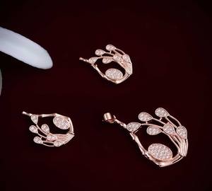 Set di Ciondoli da Donna di Alta Qualità Placcati Oro, Ispirato al <span class=keywords><strong>Pavone</strong></span>, in Acciaio Inossidabile con Zirconi, Alta Lucentezza e Durabilità - Product Image 1