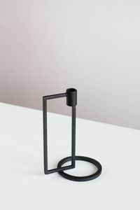 Bougeoir en fer géométrique moderne fini noir élégant idéal pour la décoration de la maison et des événements disponible aux prix les plus bas - Product Image 5