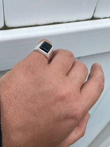 Anillo de piedra de ónix negro genuino Old Timers Anillo de moda para hombre Anillo de diamante negro de moissanita de Plata de Ley 925 sólida - Product Image 3