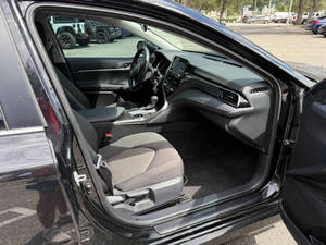 Usado 2023 T * oyota Camry LE - Product Image 4