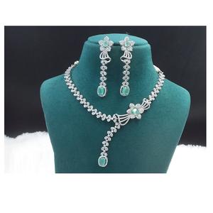 Ensemble collier et boucles d'oreilles en diamants américains gracieux Cadeau parfait pour les mariages, les anniversaires et les festivals d'Inde - Product Image 2