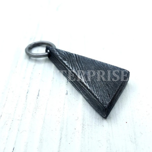 Pendentif triangle en acier damas, pendentif damas, collier damas, damas forgé à la main, bijoux damas, - Product Image 1