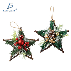 Decorazione Natalizia Artigianale Stella di Betlemme con Frutta Candita Bacche Rosse Rami di Pino Stile Festivo - Product Image 3