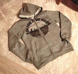 Sweat à capuche boxy pour homme, personnalisé, 100% coton, délavé à l'acide, vintage, avec impression numérique DTG, broderies et patchs, fermeture éclair, capuche hiver, effet vieilli - Product Image 4