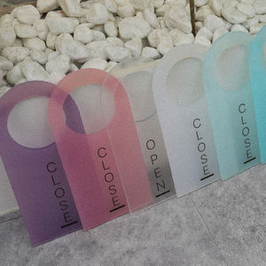 Porte-étiquette de porte en acrylique personnalisé, translucide, transparent, logo personnalisé, plastique durable, panneau de porte de chambre d'hôtel - Product Image 1