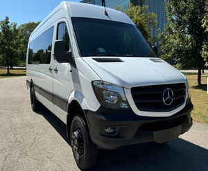 Mercedes-Benz Sprinter 3500XD 4x4 Luxe 2018, transmission intégrale, intérieur foncé, pneus R16, moteur turbo 4L, Euro IV - Product Image 2