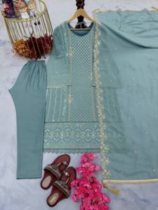 Conjunto de ropa de fiesta de diseñador Heavy Faux Georgette Kurta Bottom & Dupatta - Product Image 6