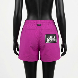 Shorts de sport pour femmes en nylon respirant de haute qualité 120 GSM, rose, avec logo personnalisé en patch de caoutchouc. - Product Image 2