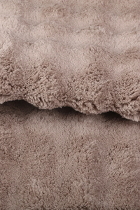 Tapis en rouleaux en fausse fourrure de lapin épaisse et moelleuse, fabriquée à la machine, lavable, antidérapante, douce pour la peau, idéale pour le salon - Vente en gros - Product Image 2