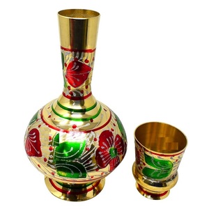 Surahi en laiton pur vintage de haute qualité avec finition peinte et polie pour une utilisation en cuisine, article de cuisine antique arabe - Product Image 3