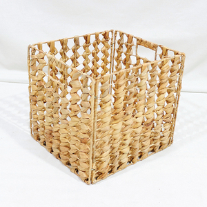 Panier de rangement pliable en jacinthe d'eau rustique et écologique Artex Dong Thap, organisateur carré pour la lessive - Product Image 6