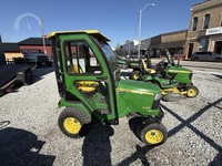 Tracteur de jardin diesel hydrostatique tout-terrain robuste 2006 avec cabine fermée pour la tonte, le remorquage et le déneigement