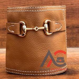 Nuevo portavelas envuelto en cuero genuino con acento de horsebit dorado soporte de vela decorativo rústico ROUY para decoración de hogar y oficina - Product Image 1