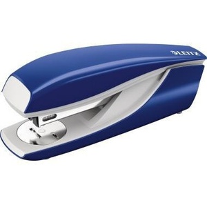 Engrapadora Leitz NeXXt 5502 24/6, grapado fijo/extraíble para 30 hojas (80 g/m²), 26/6, metal/plástico, azul, LEIT, incluye 200 grapas - Product Image 1