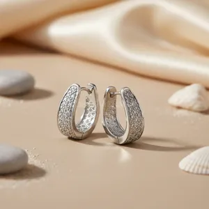 Boucles d'oreilles Huggie de luxe pour femmes en argent 925 avec micro-pavé de zircon, plaqué argent, tendance, pour anniversaire et usage quotidien - Product Image 1