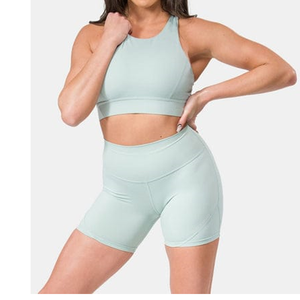 Ensemble décontracté pour femme : débardeur court moulant et short, séchage rapide, coupe ajustée, écologique et respirant - Product Image 3