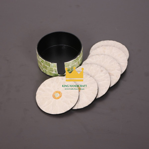 Posavasos de concha de colores hechos a mano, esteras aislantes de calor de nácar naturales creativas listas para exportar desde Vietnam - Product Image 2