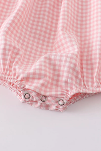 Vêtements pour bébés Combinaison dos nu mignonne pour petites filles Combinaison à manches volantées Boutique Fraise Smockée pour bébés filles Barboteuse rose à bulles - Product Image 3