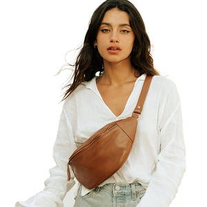 Sac banane unisexe avec fermeture à glissière imperméable élégante sac banane en cuir véritable personnalisé pour hommes et femmes - Product Image 5