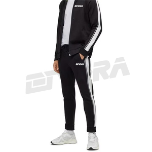 Conjunto de chándal de poliéster ligero 2023 para hombres Personalización completa Venta al por mayor Chándales cortavientos disponibles en todos los tamaños - Product Image 2