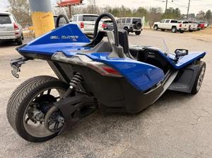 2023 SL Roadster de 3 Ruedas con Tracción Trasera, Motor 2.0L 4 Cilindros, 203hp, 196Nm de Torque, Transmisión Automática, Velocidad Máxima 200km/h, Cabina Deportiva, Diseño Moderno - Product Image 2