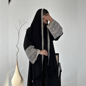 ชุดอาบายะผู้หญิงแบบยาวสไตล์ดูไบ ผ้าไหมปักลายหรูหรา ป้องกันรอยยับ สีสั่งทำได้ ผลิตด้วยมือ สำหรับผู้ใหญ่ ขายส่ง - Product Image 1