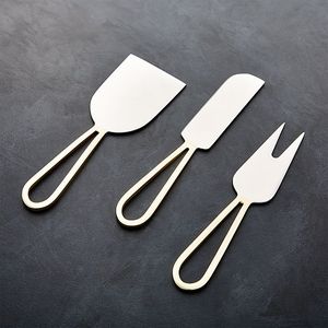 Vente flash sur un ensemble de coupe-fromage de haute qualité en acier inoxydable fait à la main avec des perles en résine de couleur crème et une poignée plaquée or - Product Image 5