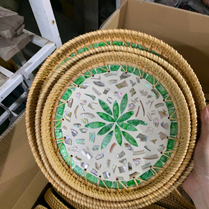 Bandeja de servicio con incrustaciones de ratán ecológica Bandeja decorativa hecha a mano - Product Image 1