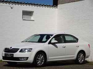 Octavia 2020 d'occasion, conduite à gauche, moteur 8L Turbo, boîte automatique, traction avant, intérieur foncé, essence, berline Aspire, toit ouvrant - Product Image 2